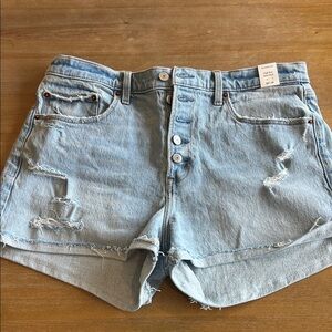 Abercrombie and Fitch high-rise Mom short. Size 32.